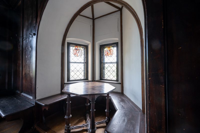 Erkernische im Nebenraum des Rittersaals im Palas.